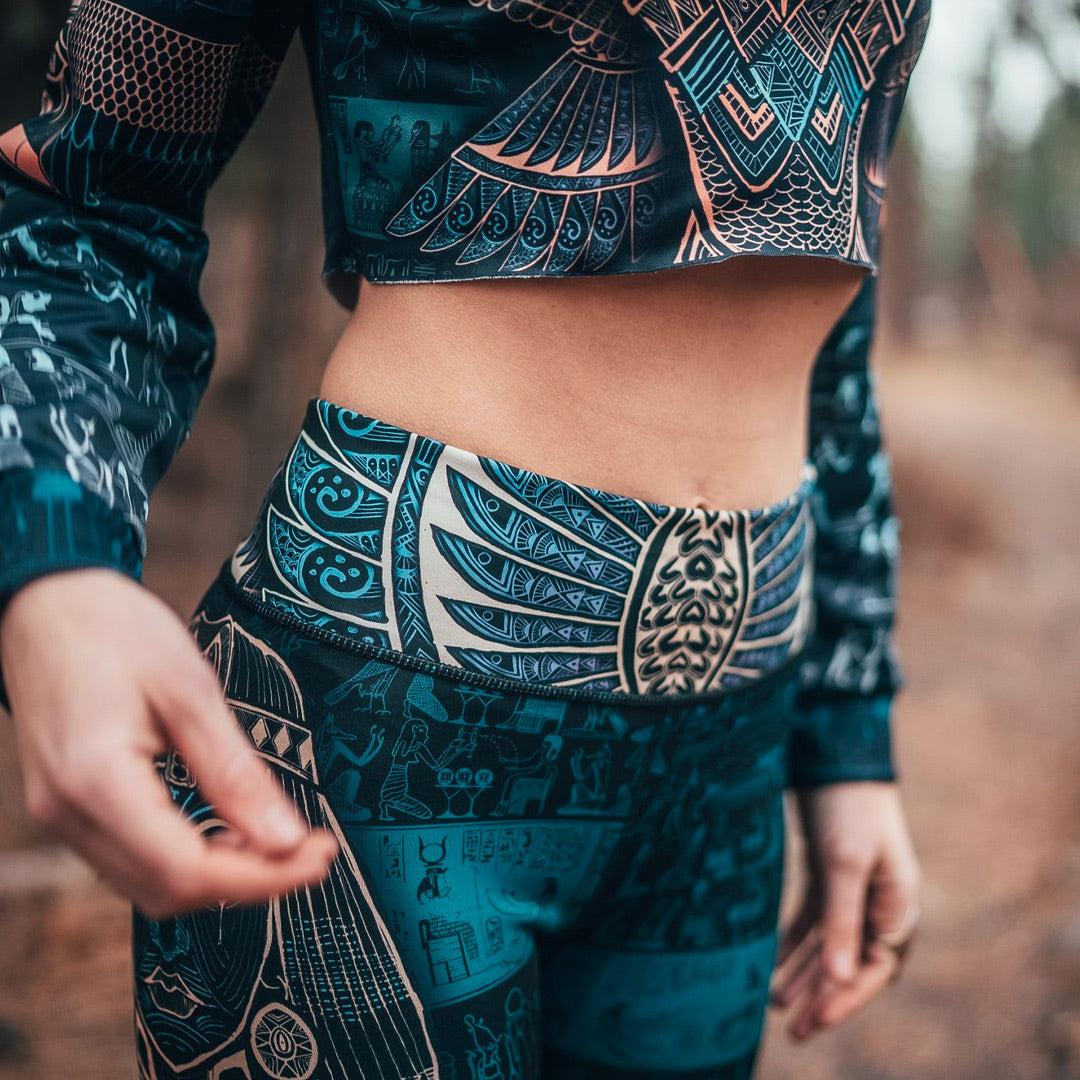 Crop Hoodie Queen Aset Crop Hoodie